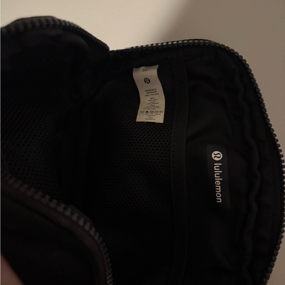 Lululemon everywhere belt bag - Picture 4 of 5
